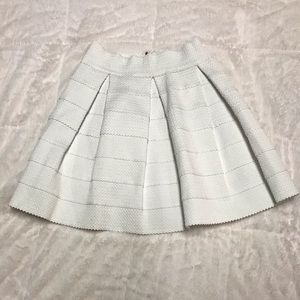 Medium White Pleated Skirt